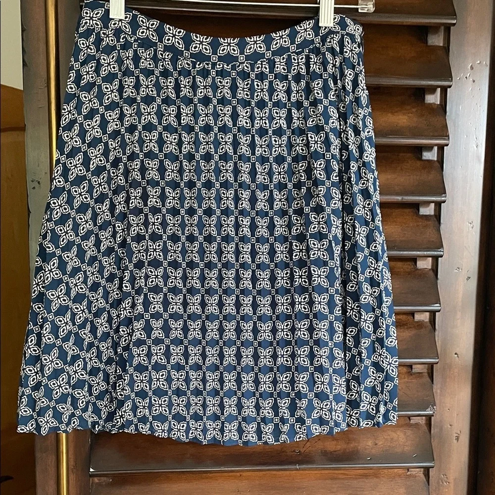 J. Crew Navy and White A-Line Pleated Lined Skirt Size 2